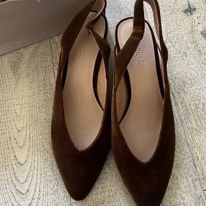 Madewell Etta chocolate brown velvet slingback heel.